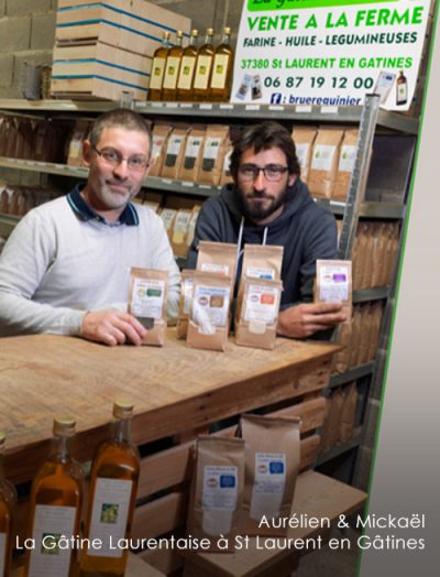 aurelien-mickael-gatine-laurentaise Aurélien et Mickael derrière leur comptoir de vente à la ferme