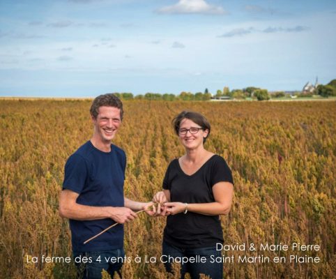 david-marie-pierre-ferme-4-vents David et Marie devant leur champ